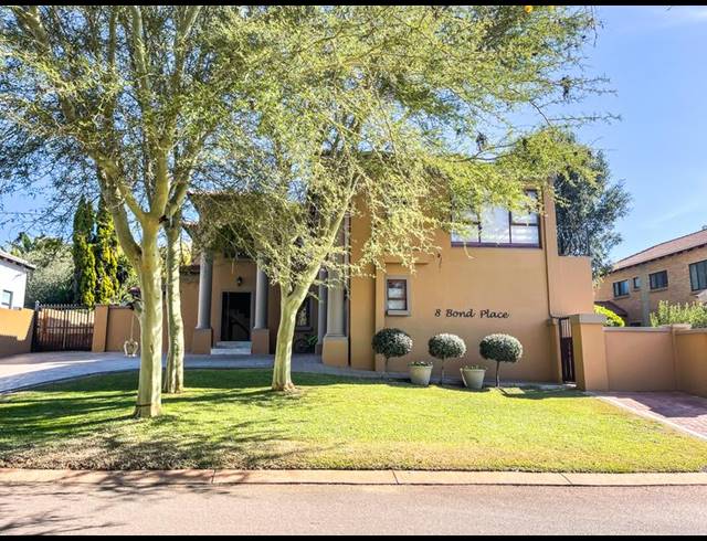 6 BEDROOM HOUSE FOR SALE IN MIDSTREAM ESTATE